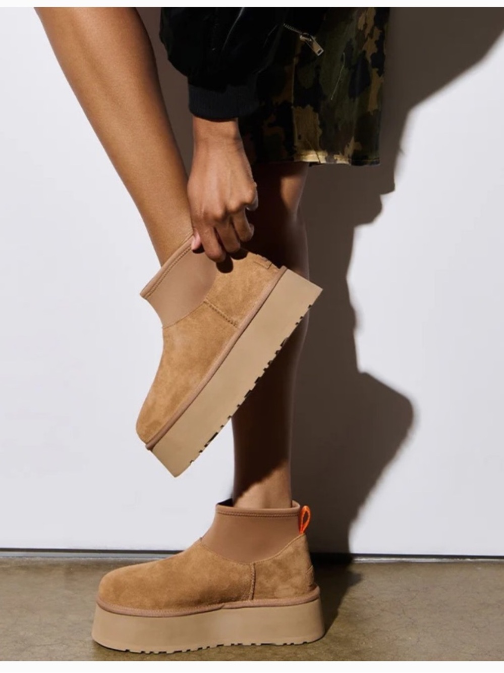NEW UGG women's classic mini dipper boots  in chestnut size 10